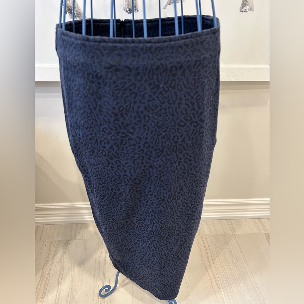 Weekend Max Mara blue and black leopard print skirt. Size small